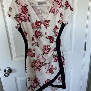Flower formal dress, size large, brand crave fame, size large.